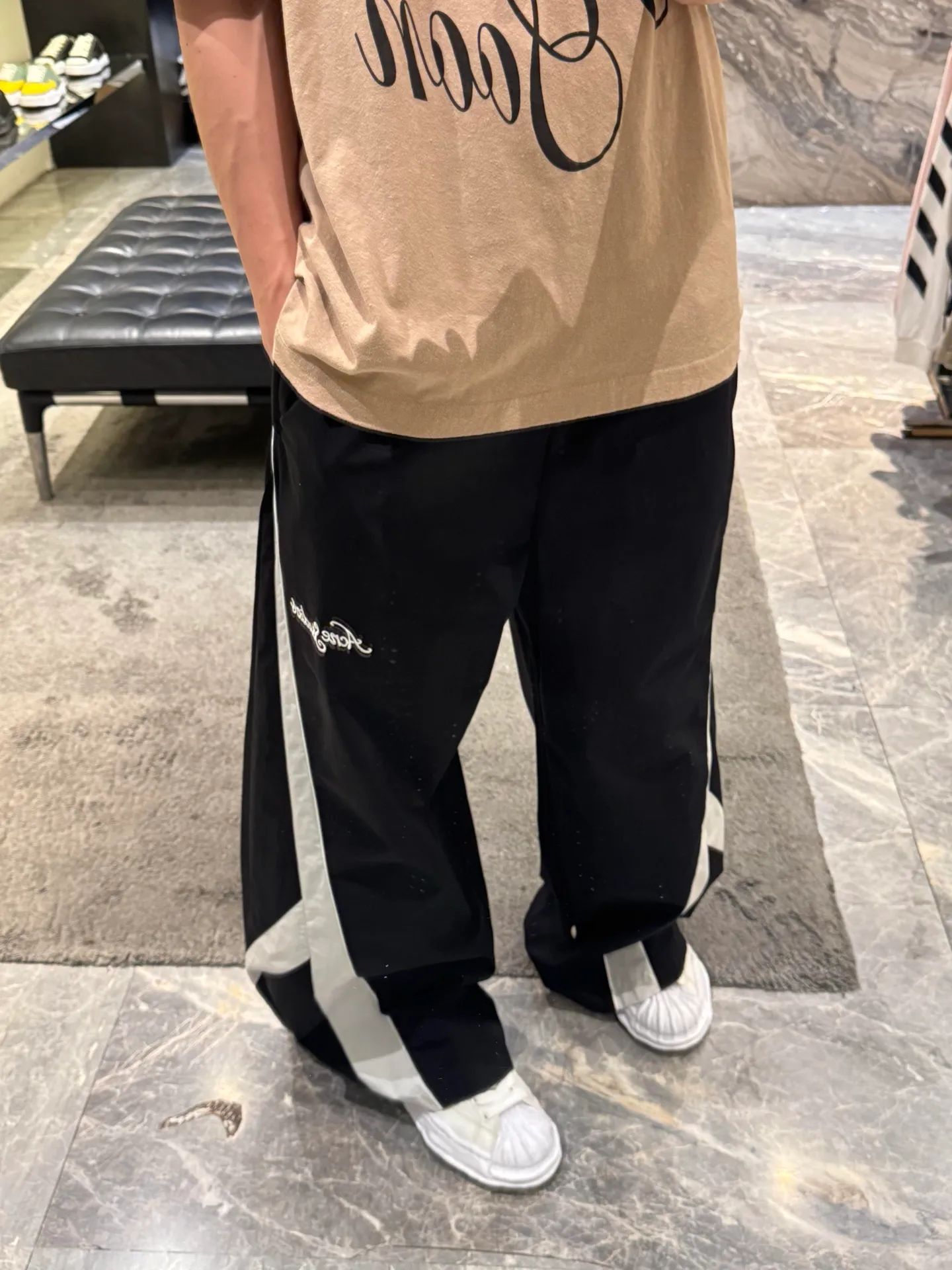 ┃ ┃